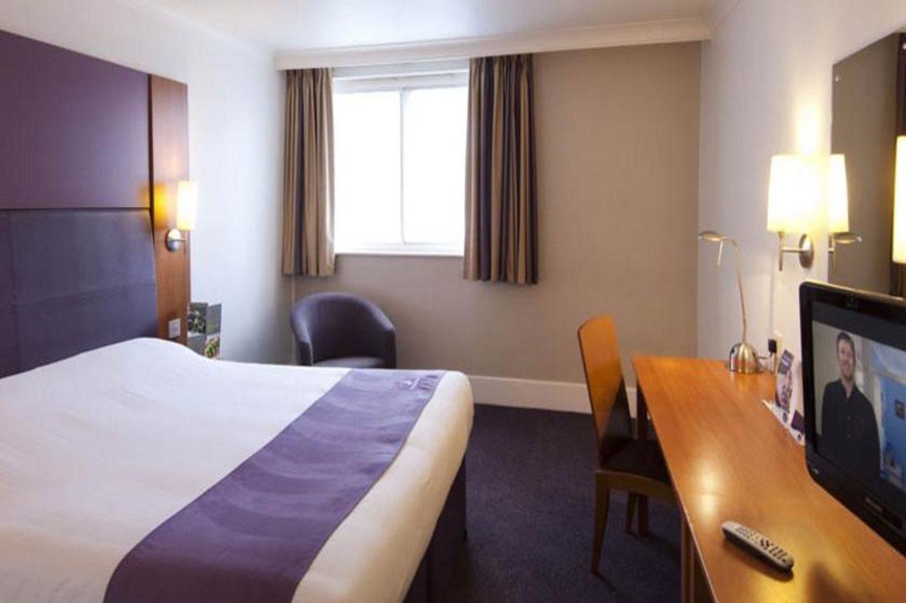 Premier Inn Warrington South Екстер'єр фото